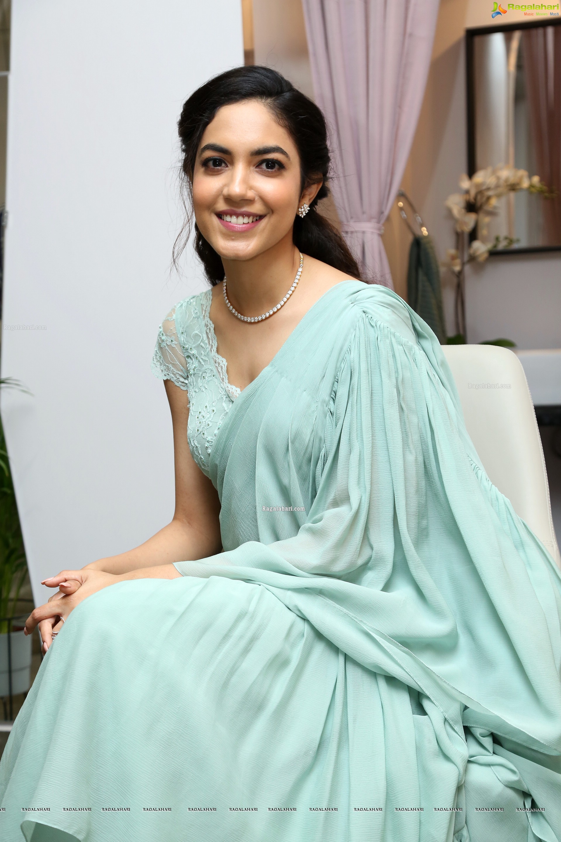 Ritu Varma @ Lincy's Nail Bar Salon Launch - HD Gallery