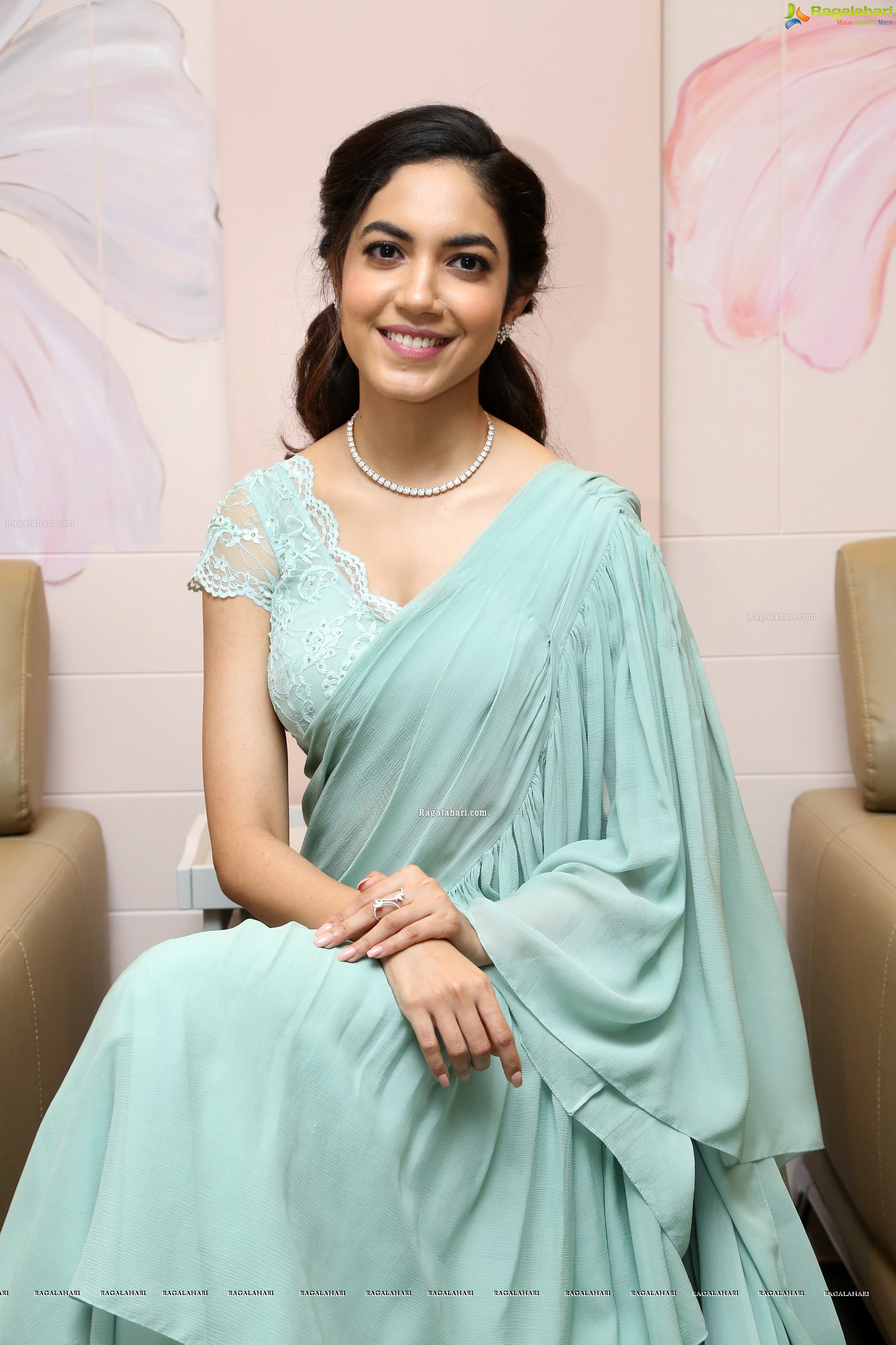 Ritu Varma @ Lincy's Nail Bar Salon Launch - HD Gallery