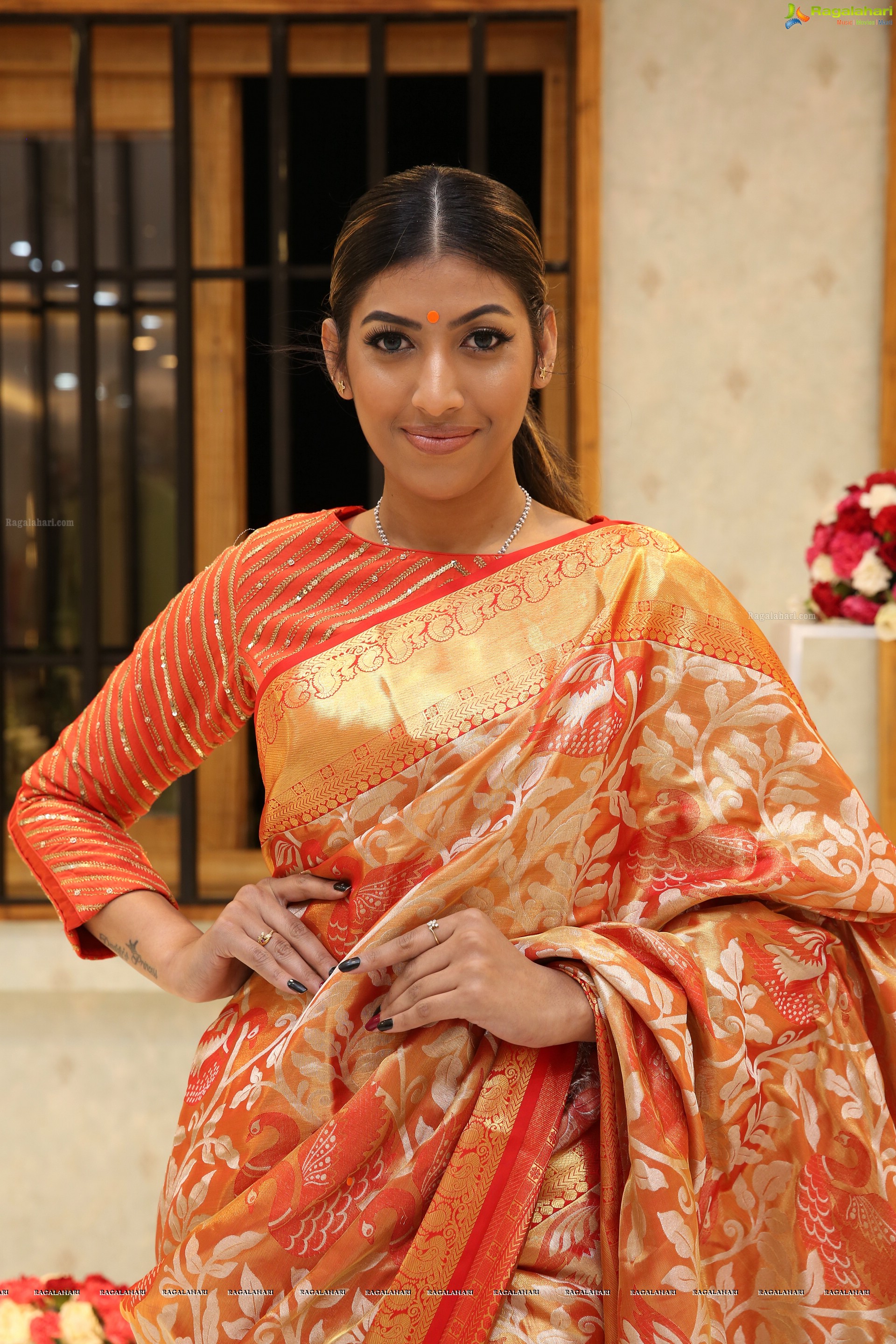 Shreya Devaiah [HD] @ Siddheshwari New Store Launch & Fashion Show