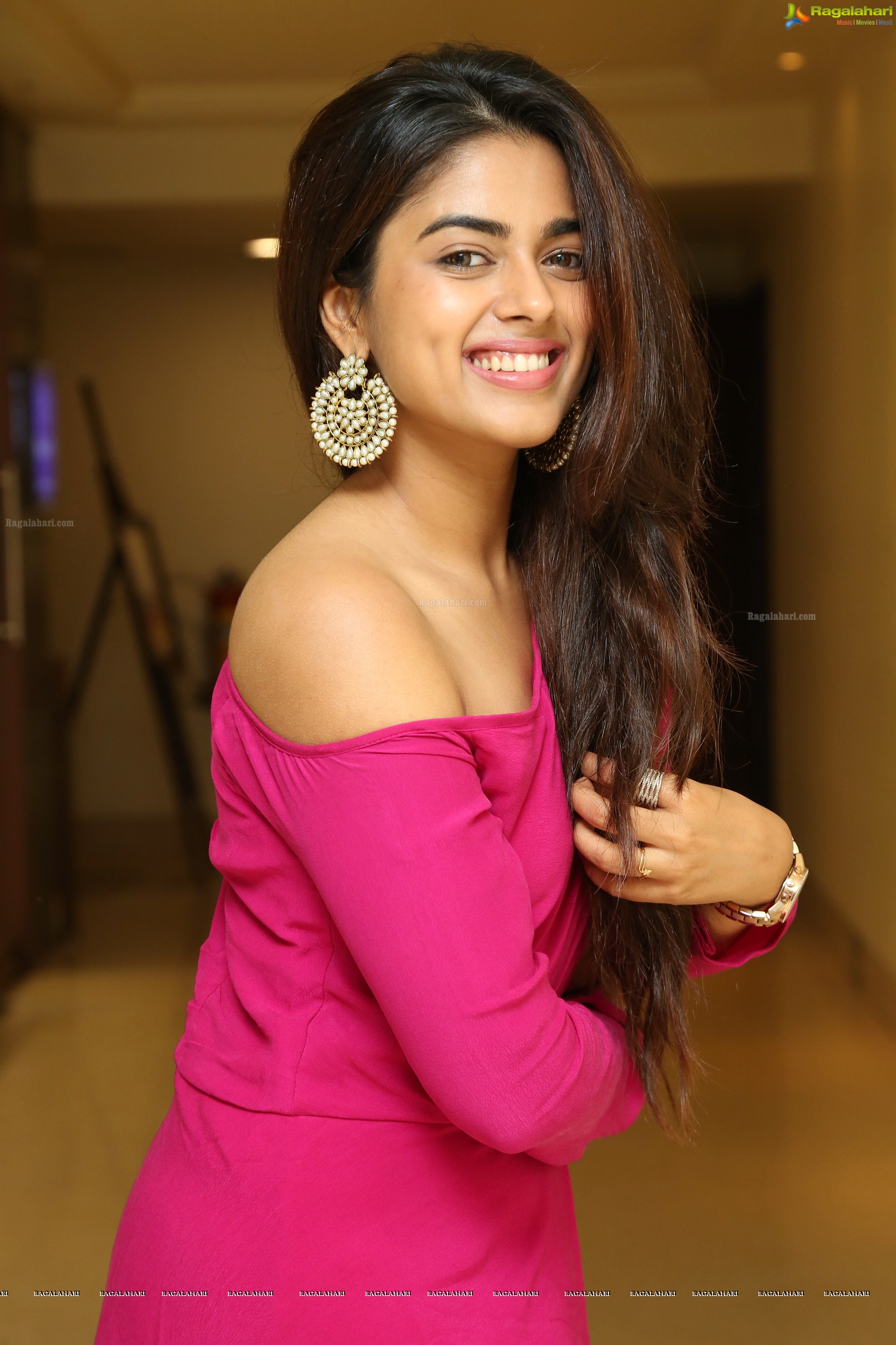 Siddhi Idnani [HD] @ Sutraa - Women's Day Special Exhibition