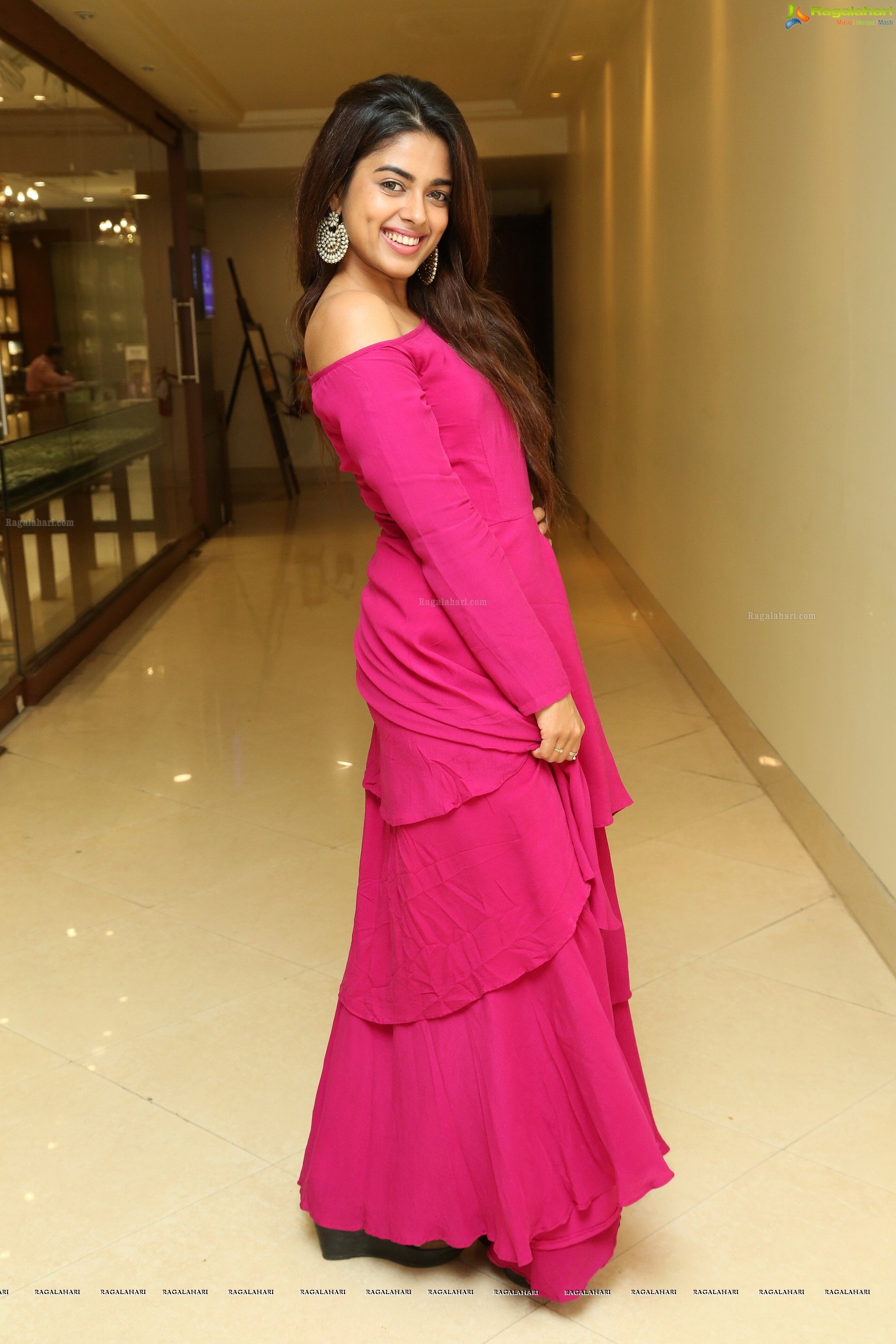 Siddhi Idnani [HD] @ Sutraa - Women's Day Special Exhibition