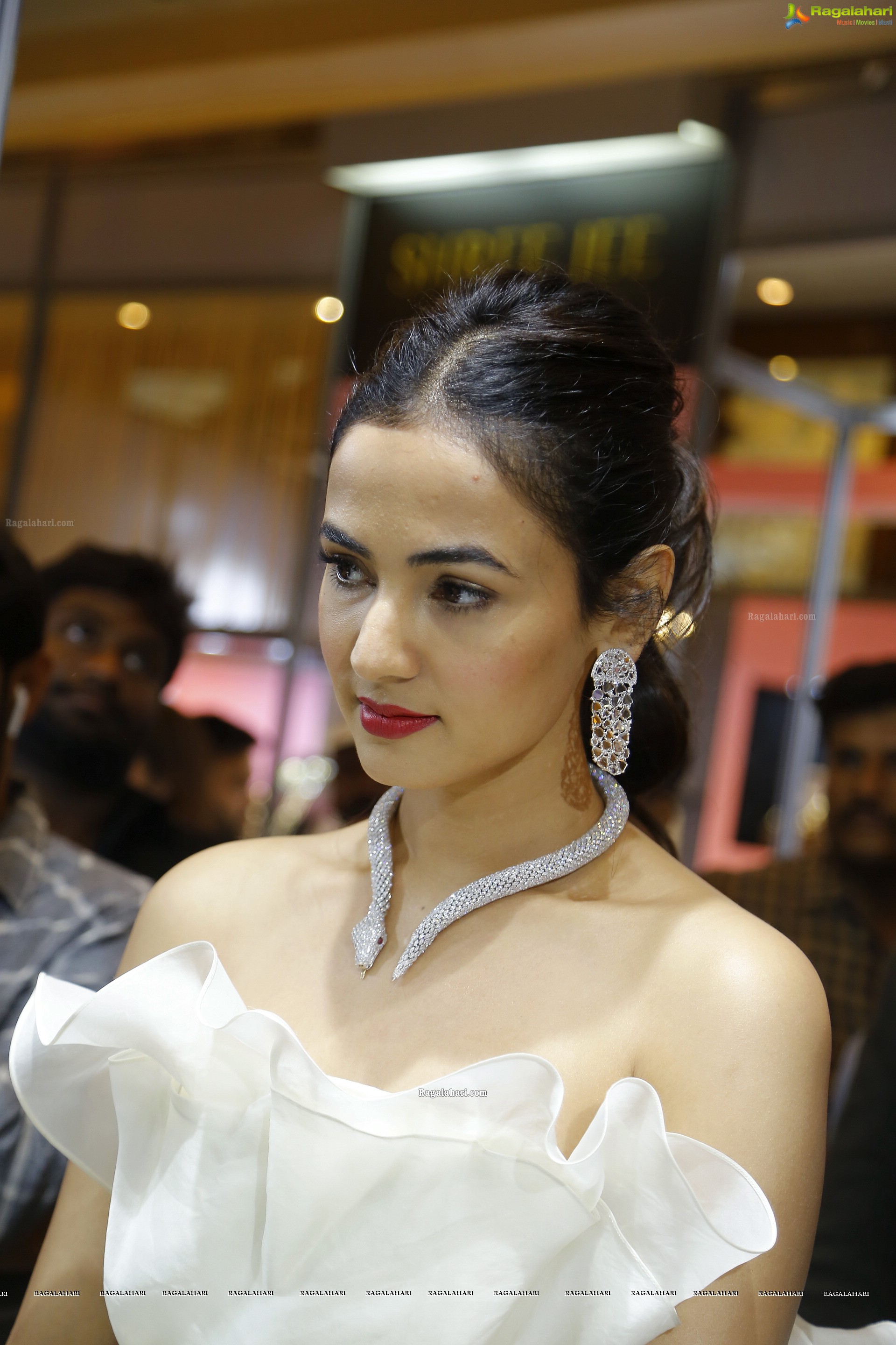 Sonal Chauhan [HD] at The Statement Show Unveiling