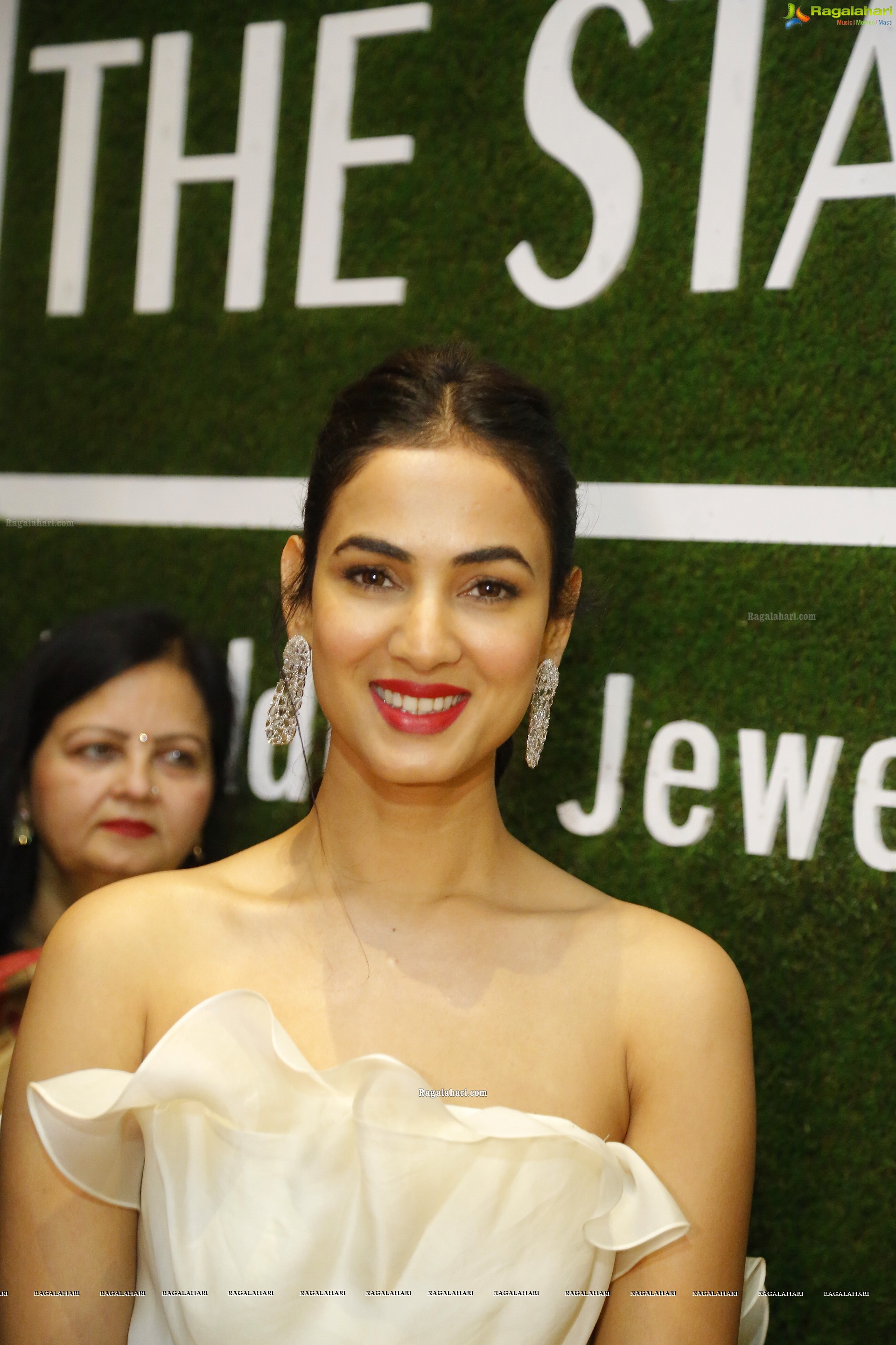 Sonal Chauhan [HD] at The Statement Show Unveiling