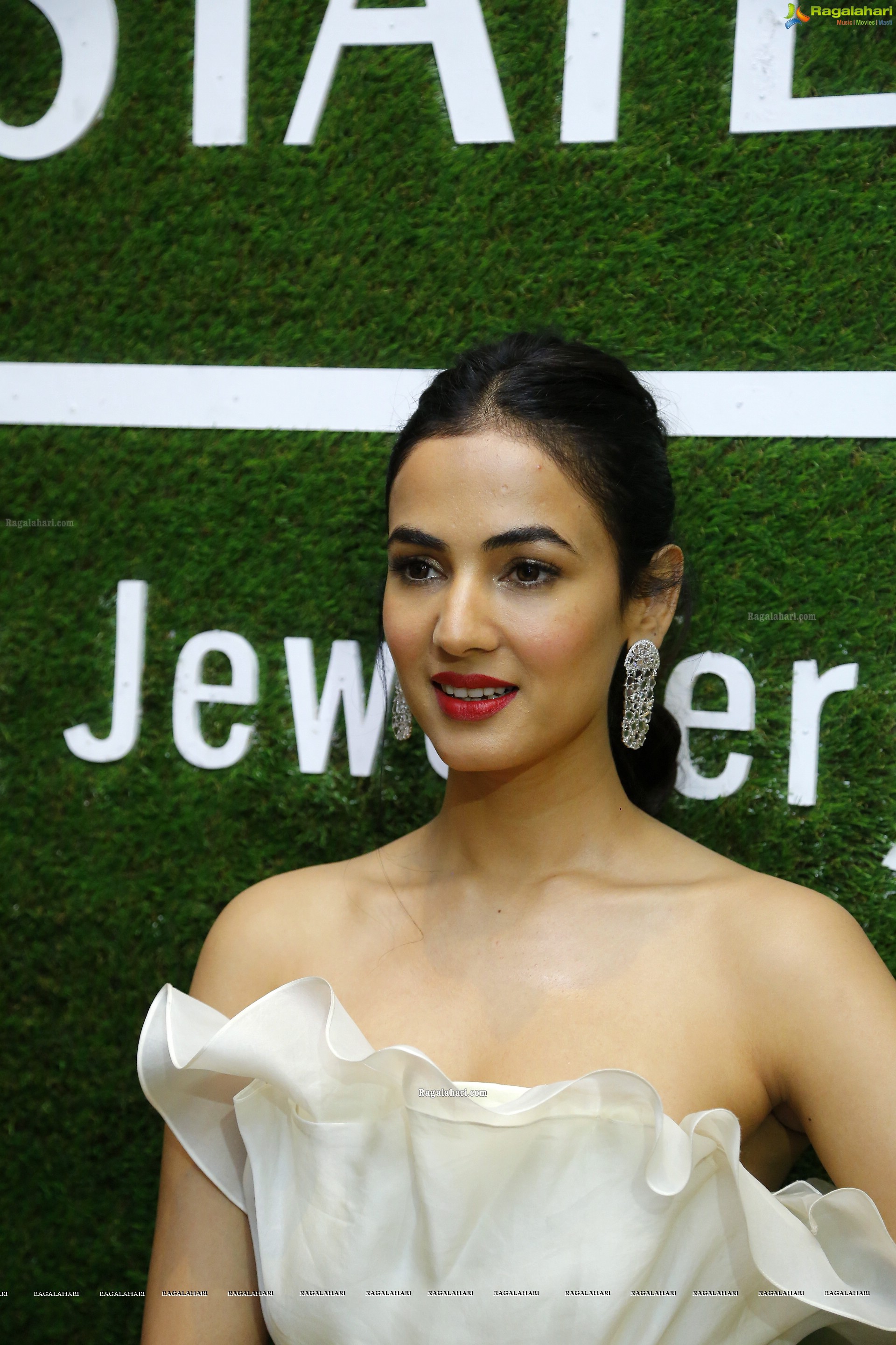 Sonal Chauhan [HD] at The Statement Show Unveiling