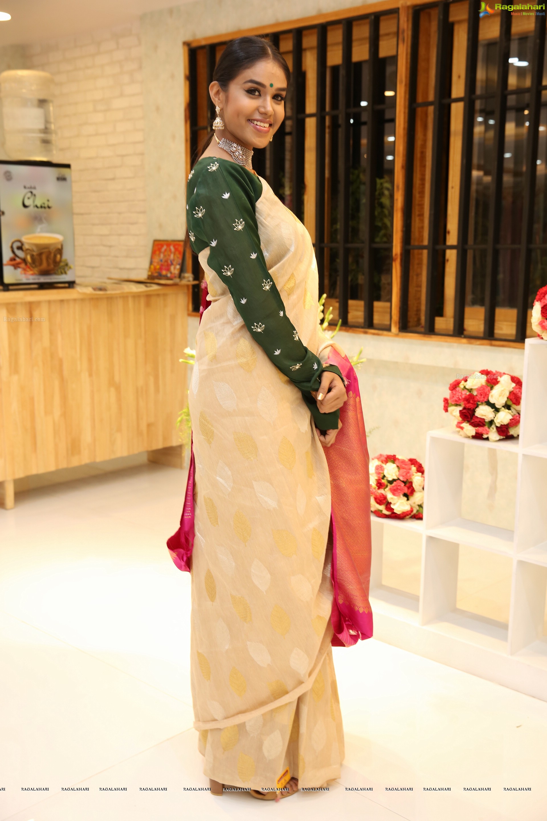 Soundarya Prakash [HD] @ Siddheshwari New Store Launch & Fashion Show