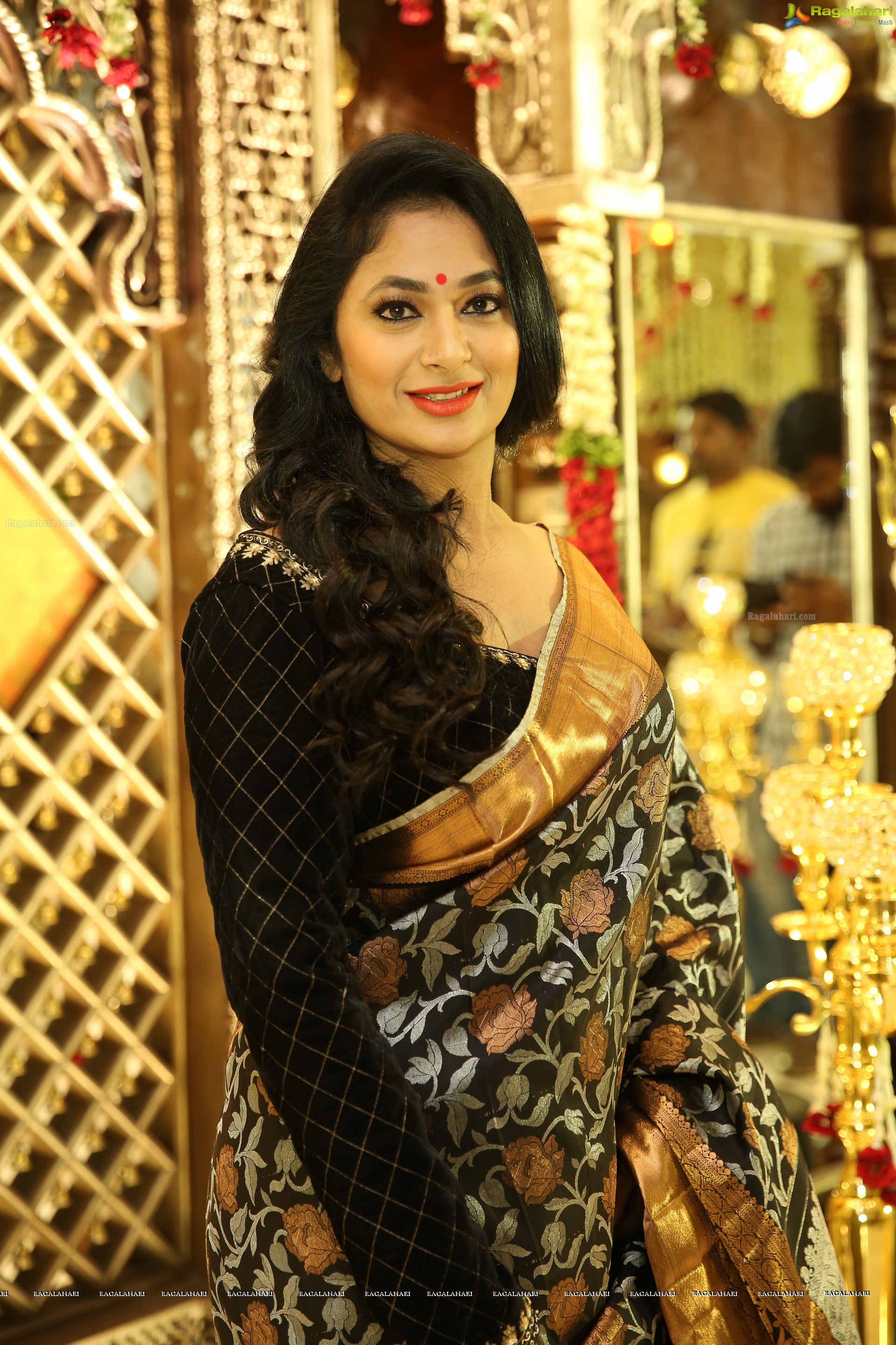 Uma Mahanty [HD] @ Siddheshwari New Store Launch & Fashion Show