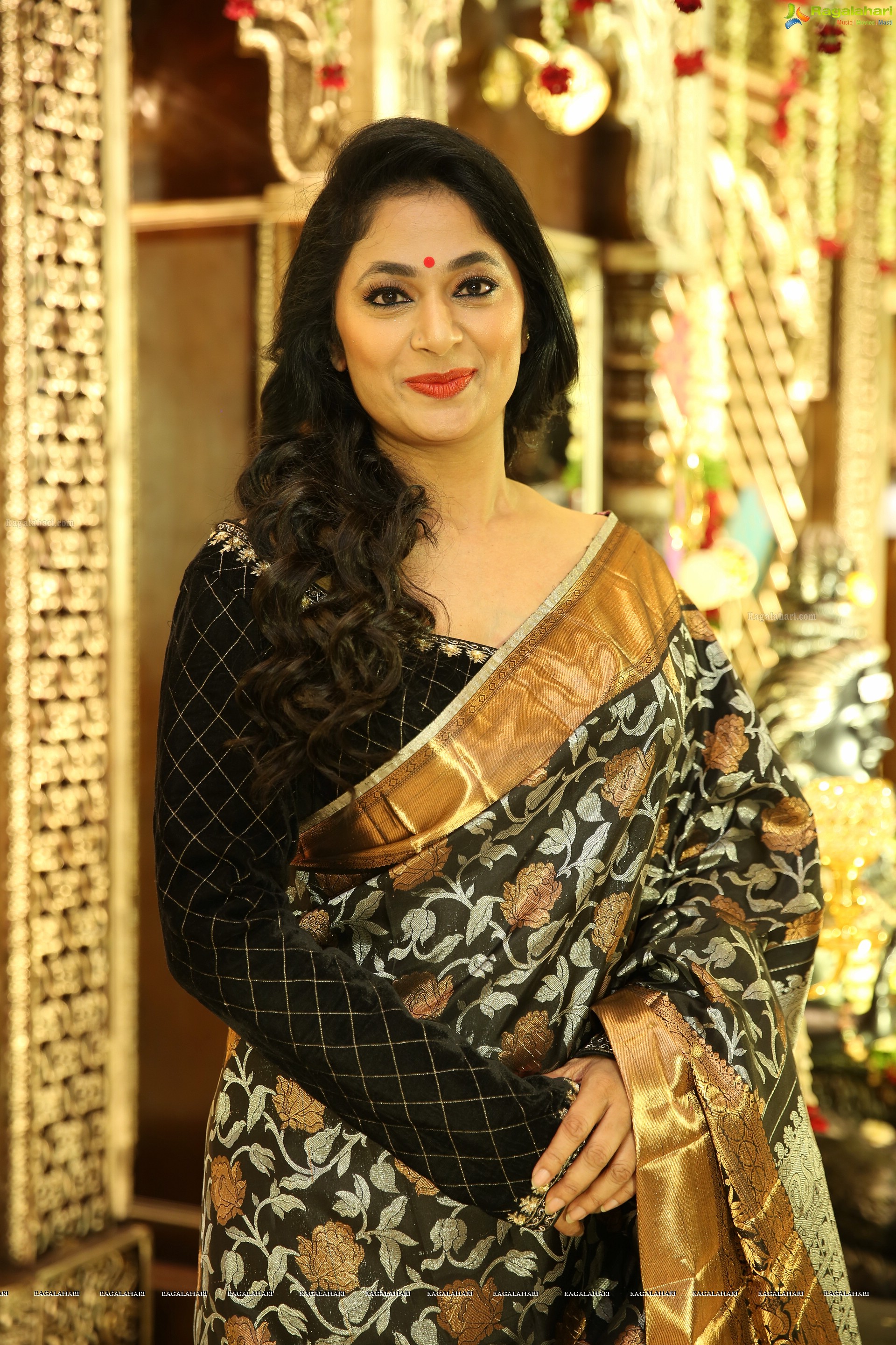 Uma Mahanty [HD] @ Siddheshwari New Store Launch & Fashion Show