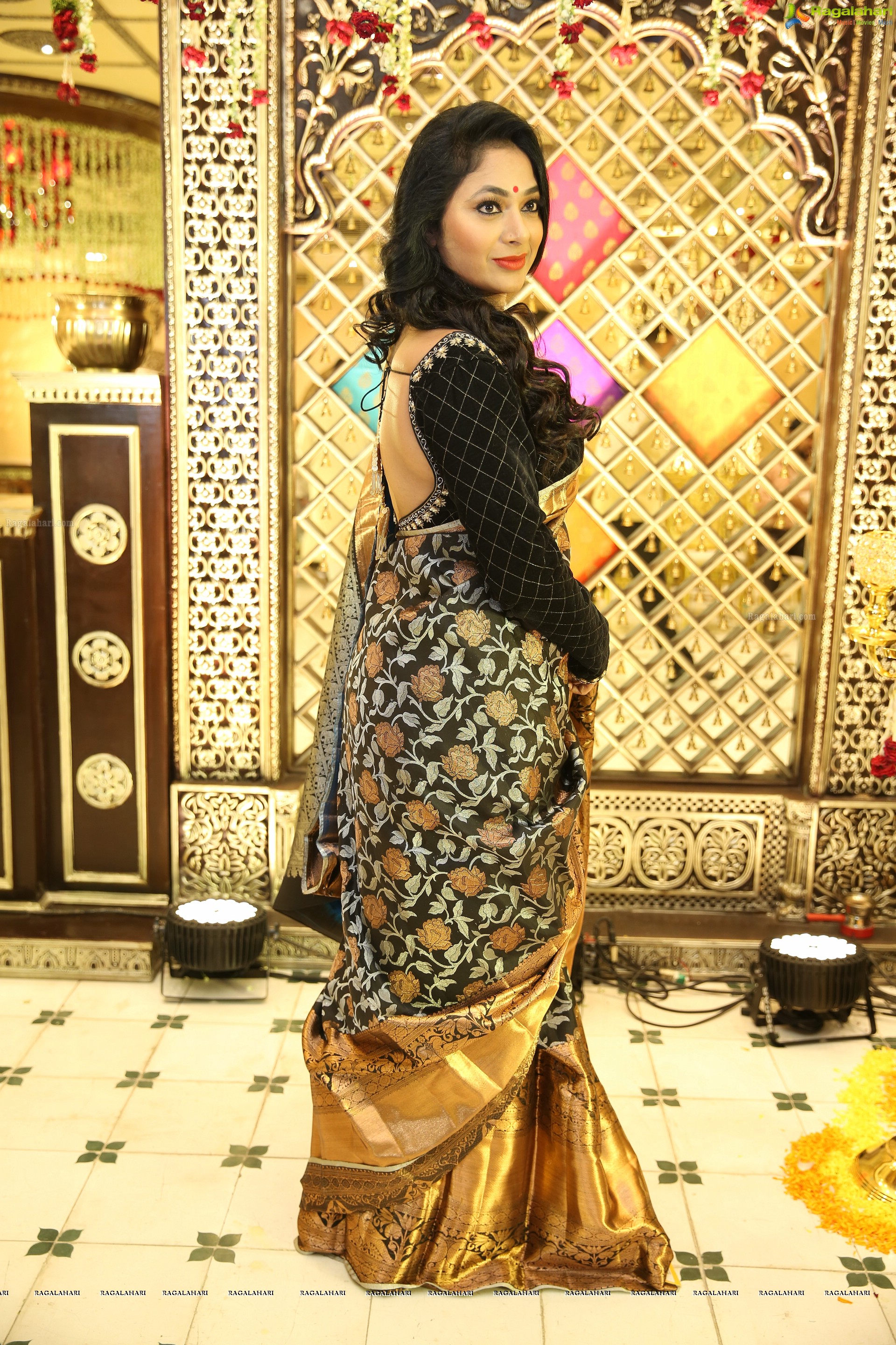 Uma Mahanty [HD] @ Siddheshwari New Store Launch & Fashion Show