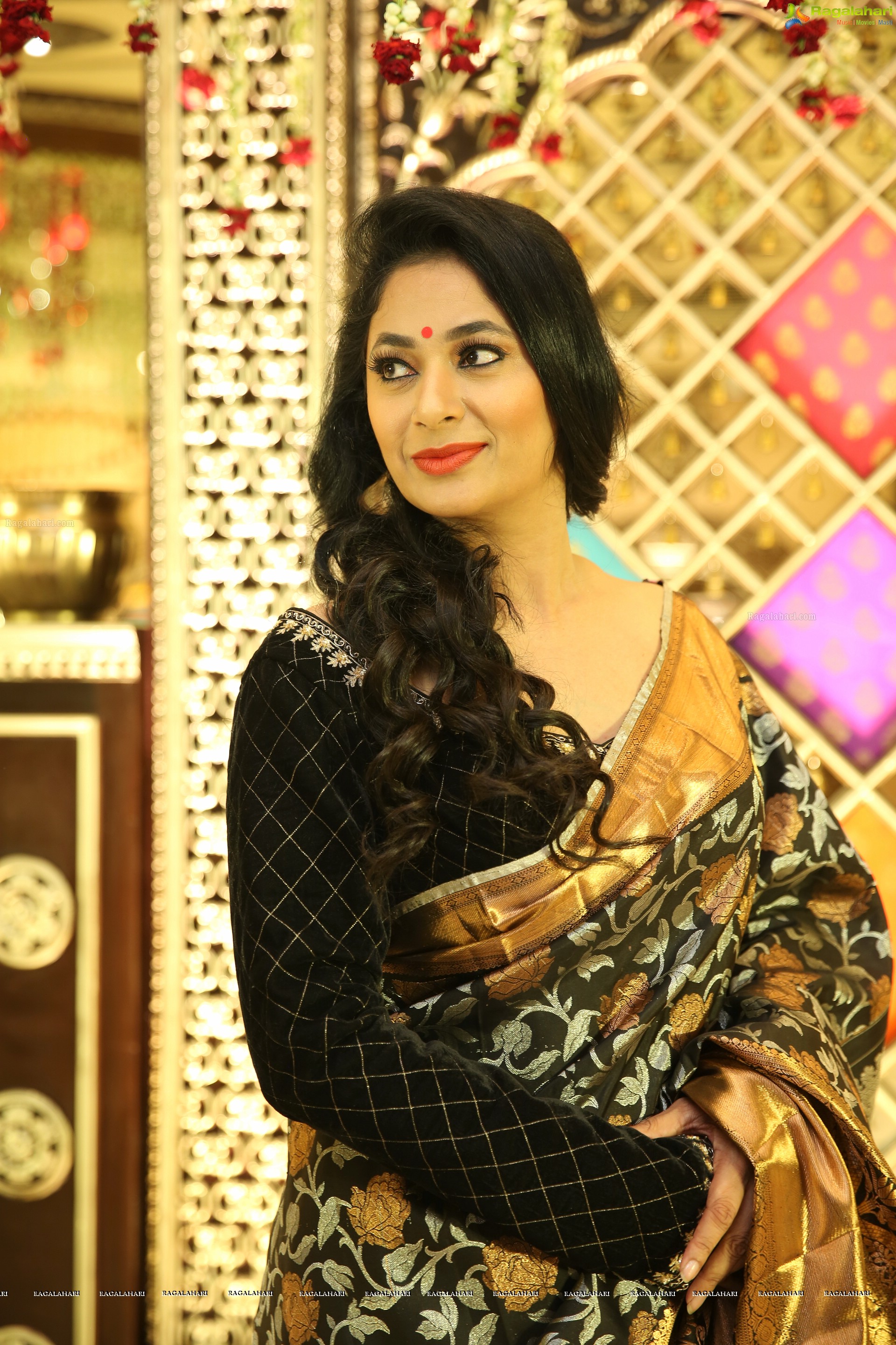 Uma Mahanty [HD] @ Siddheshwari New Store Launch & Fashion Show