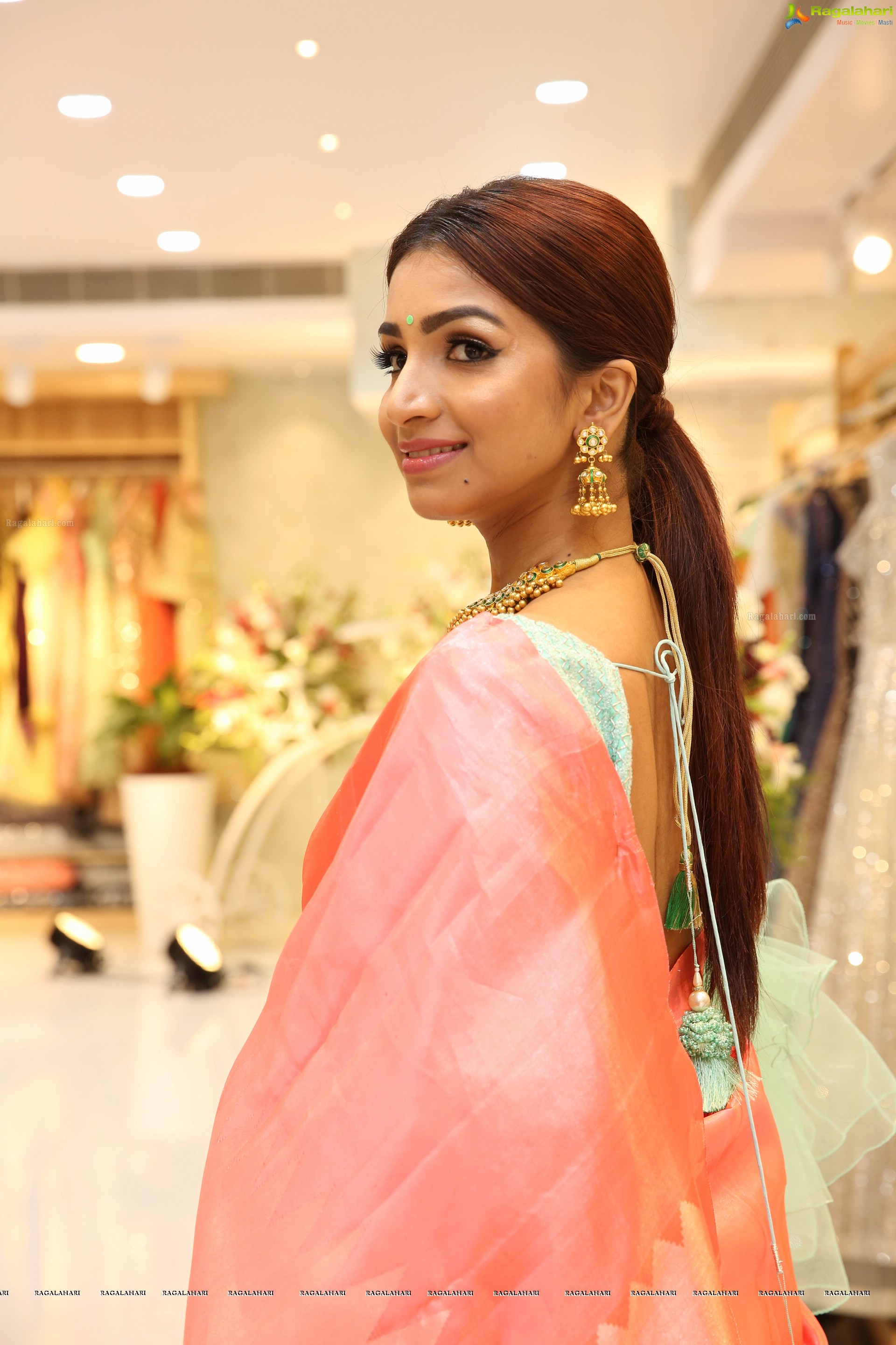 Vachana [HD] @ Siddheshwari New Store Launch & Fashion Show