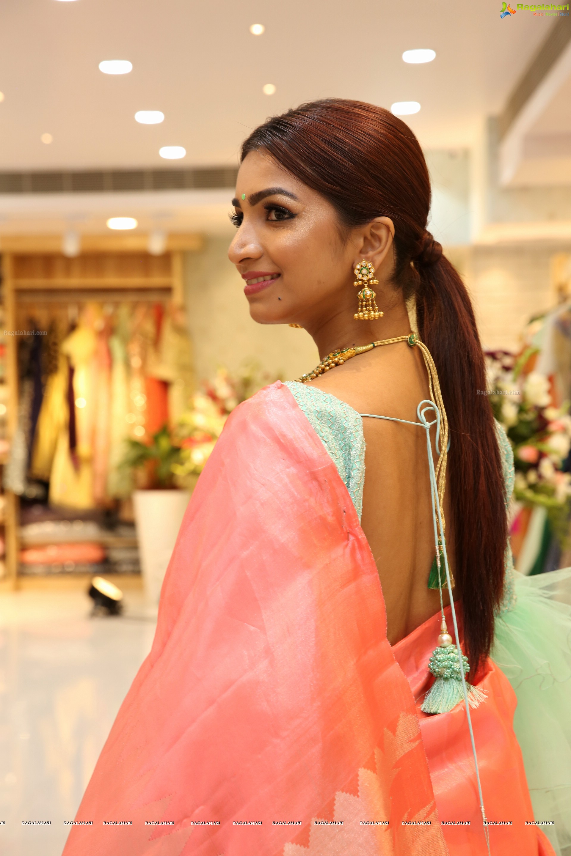 Vachana [HD] @ Siddheshwari New Store Launch & Fashion Show