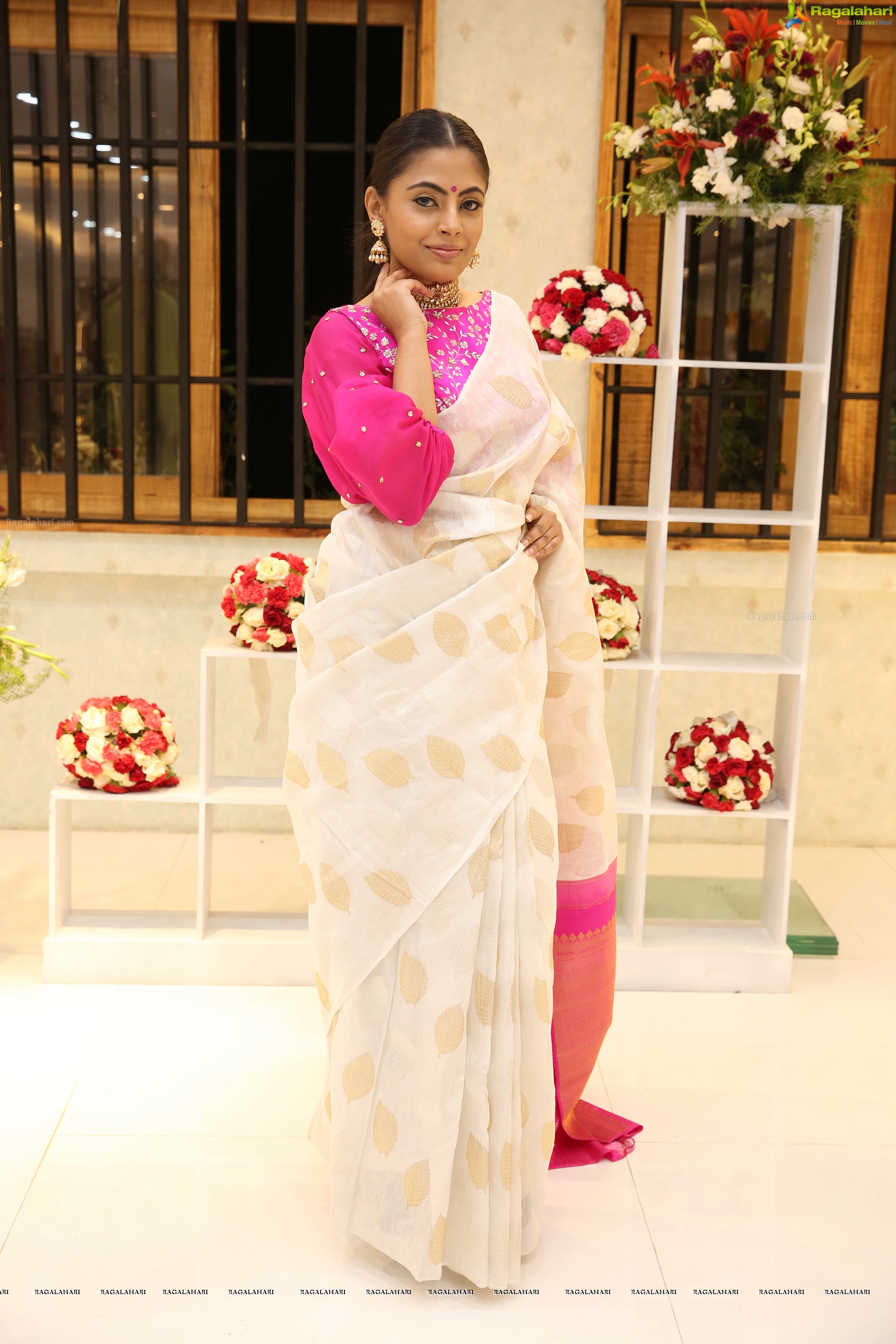 Vinita [HD] @ Siddheshwari New Store Launch & Fashion Show