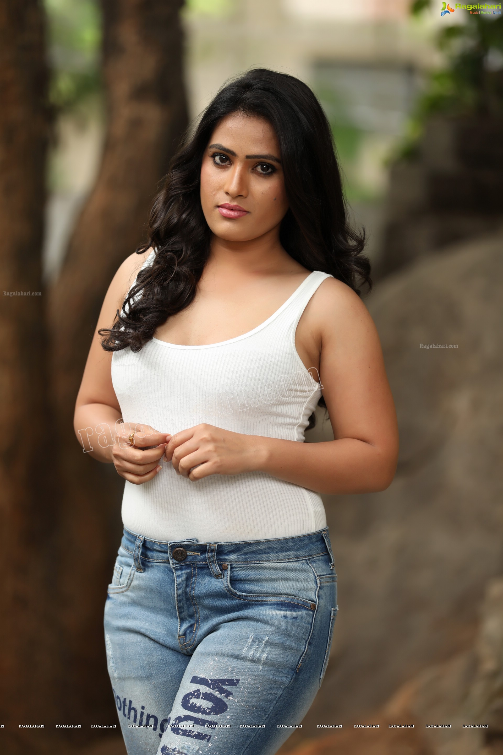 Anusha Parada (Exclusive Photo Shoot) (High Definition)