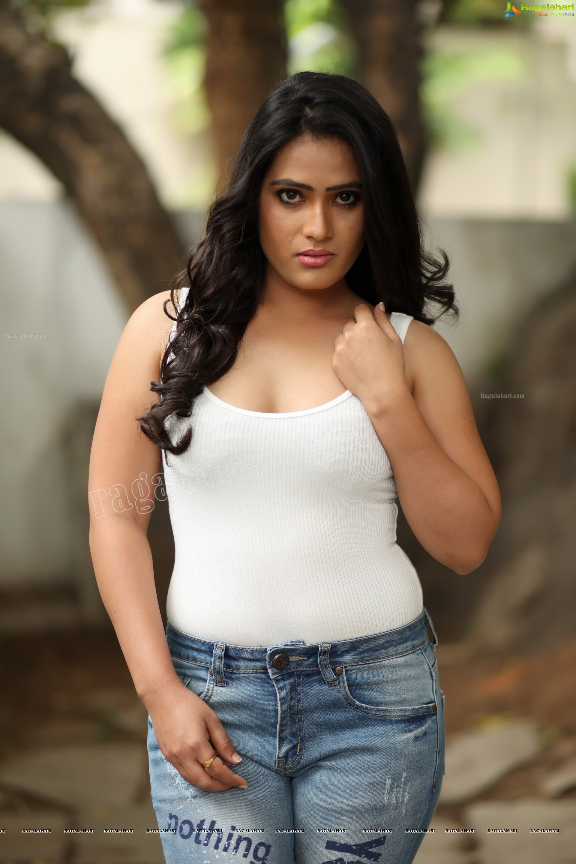 Anusha Parada (Exclusive Photo Shoot) (High Definition)