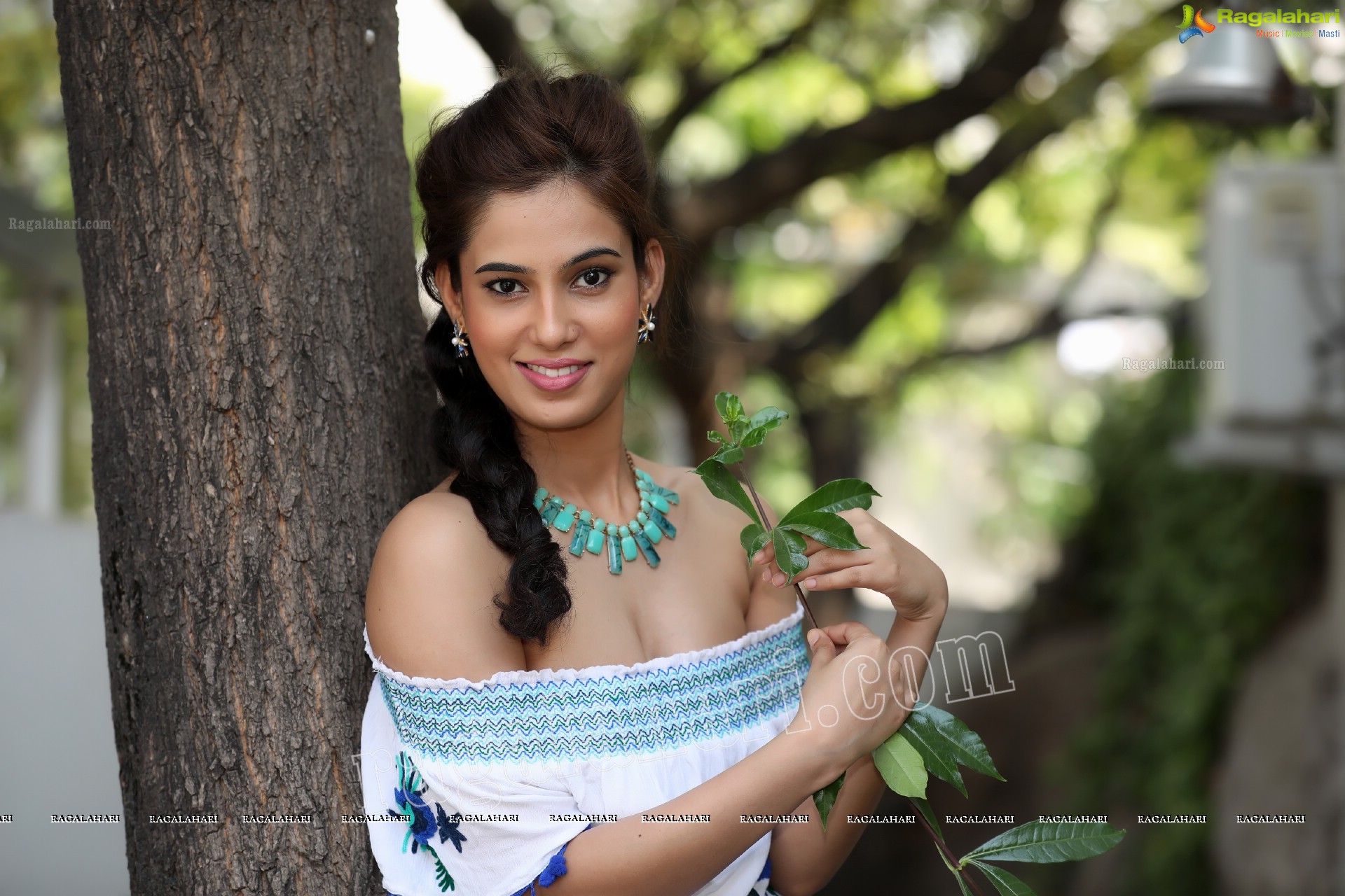 Pooja Desai (Exclusive Photo Shoot) (High Definition Photos)