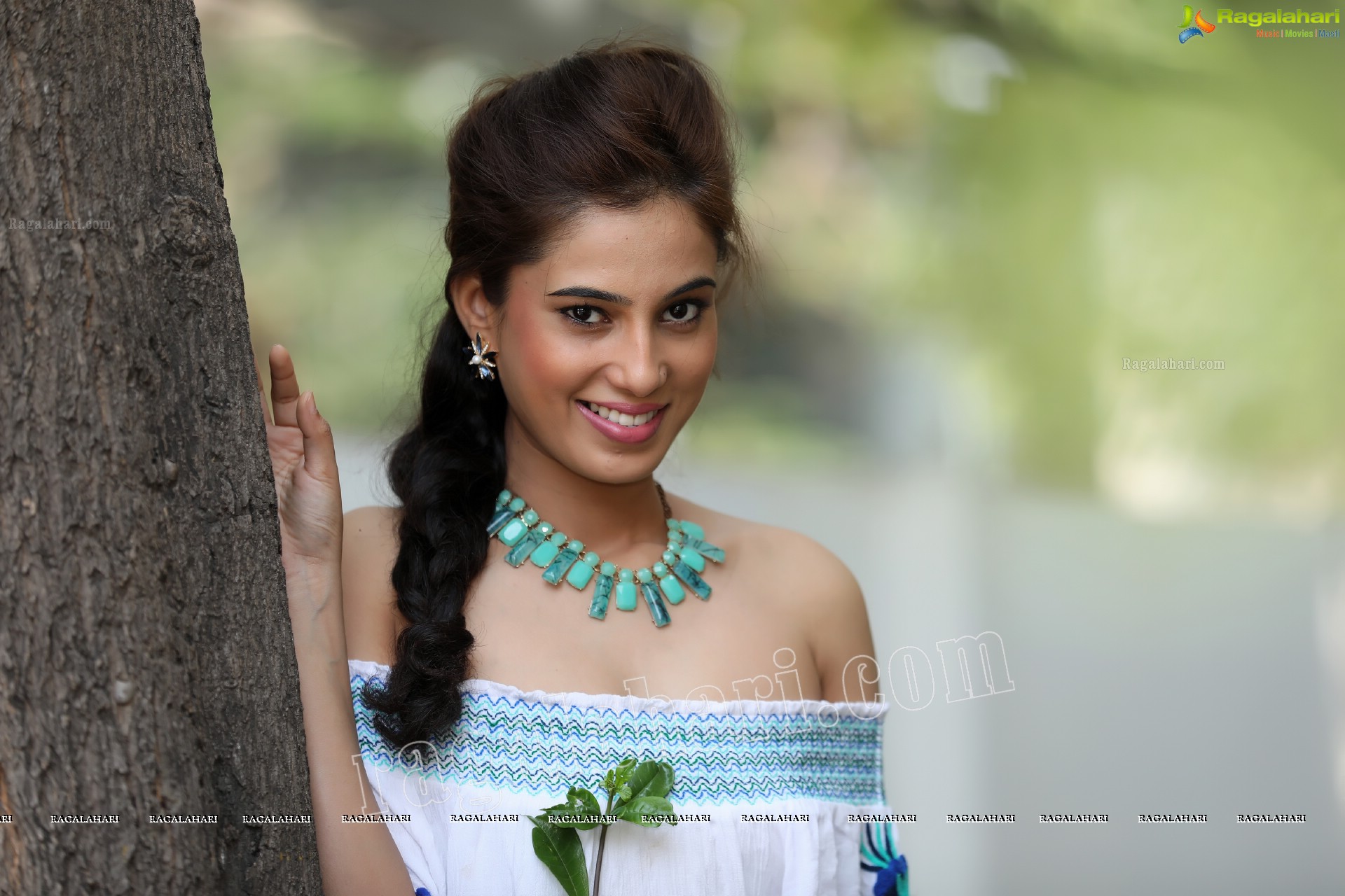 Pooja Desai (Exclusive Photo Shoot) (High Definition Photos)