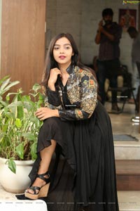 Nithya Shetty O Pitta Katha Interview Stills