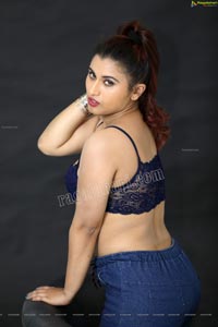 Gunnjan Aras Exclusive HD Photos