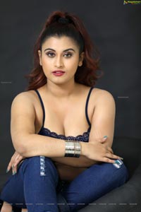 Gunnjan Aras Exclusive HD Photos