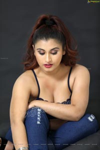 Gunnjan Aras Exclusive HD Photos