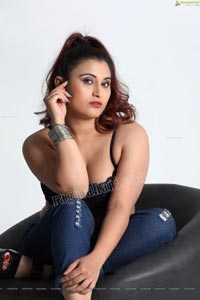 Gunnjan Aras Exclusive HD Photos