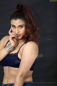 Gunnjan Aras Exclusive HD Photos