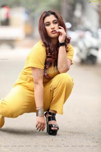 Gunnjan Aras in Yellow High-Waisted Self Tie Belt Long Pant