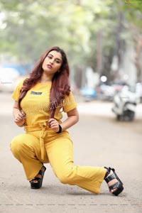 Gunnjan Aras in Yellow High-Waisted Self Tie Belt Long Pant