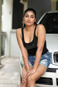 Saafi Kaur Exclusive HD Photos