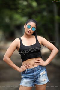 Saafi Kaur Exclusive HD Photos