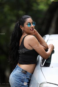 Saafi Kaur Exclusive HD Photos