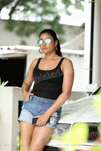 Saafi Kaur Exclusive HD Photos