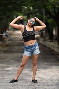 Saafi Kaur Exclusive HD Photos