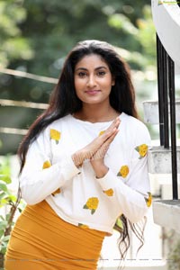 Saafi Kaur Exclusive HD Photos