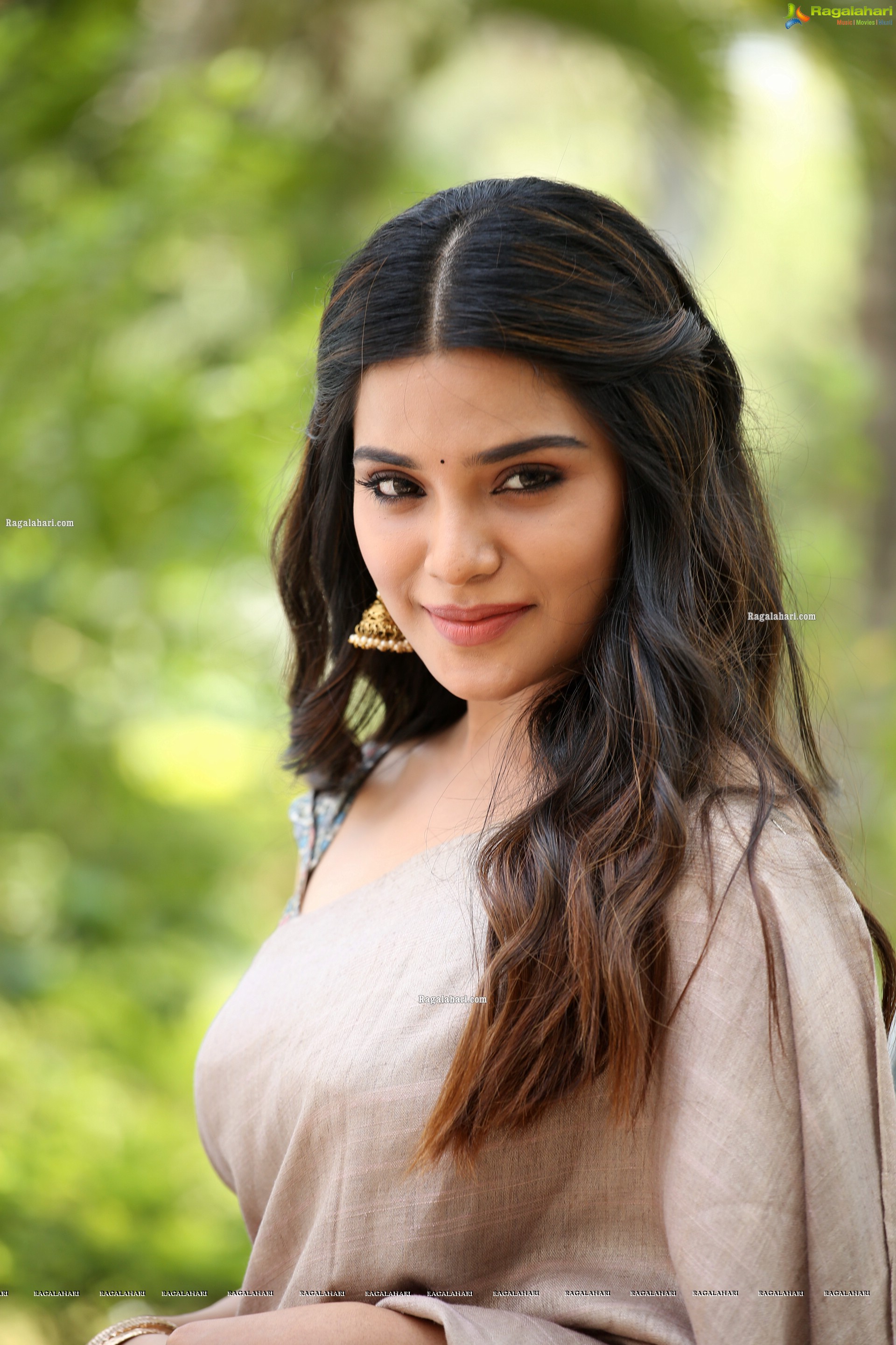 Aathmika at Vijaya Raghavan Movie Trailer Launch, HD Photo Gallery