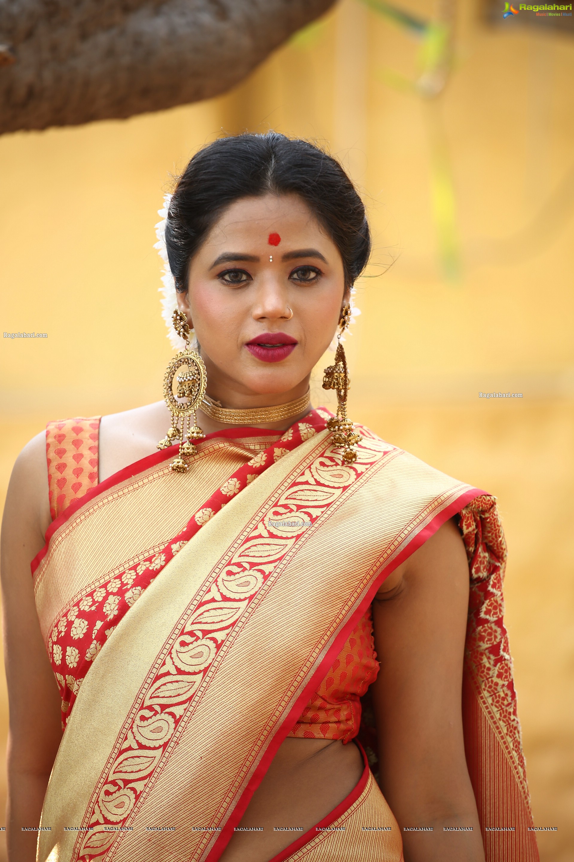 Amrita Halder at Idhi Nadhi Movie Opening, HD Photo Gallery