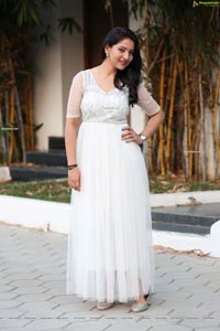 Anchor Vijayalakshmi in White Net Embellished Dress