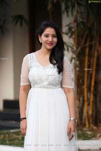 Anchor Vijayalakshmi in White Net Embellished Dress