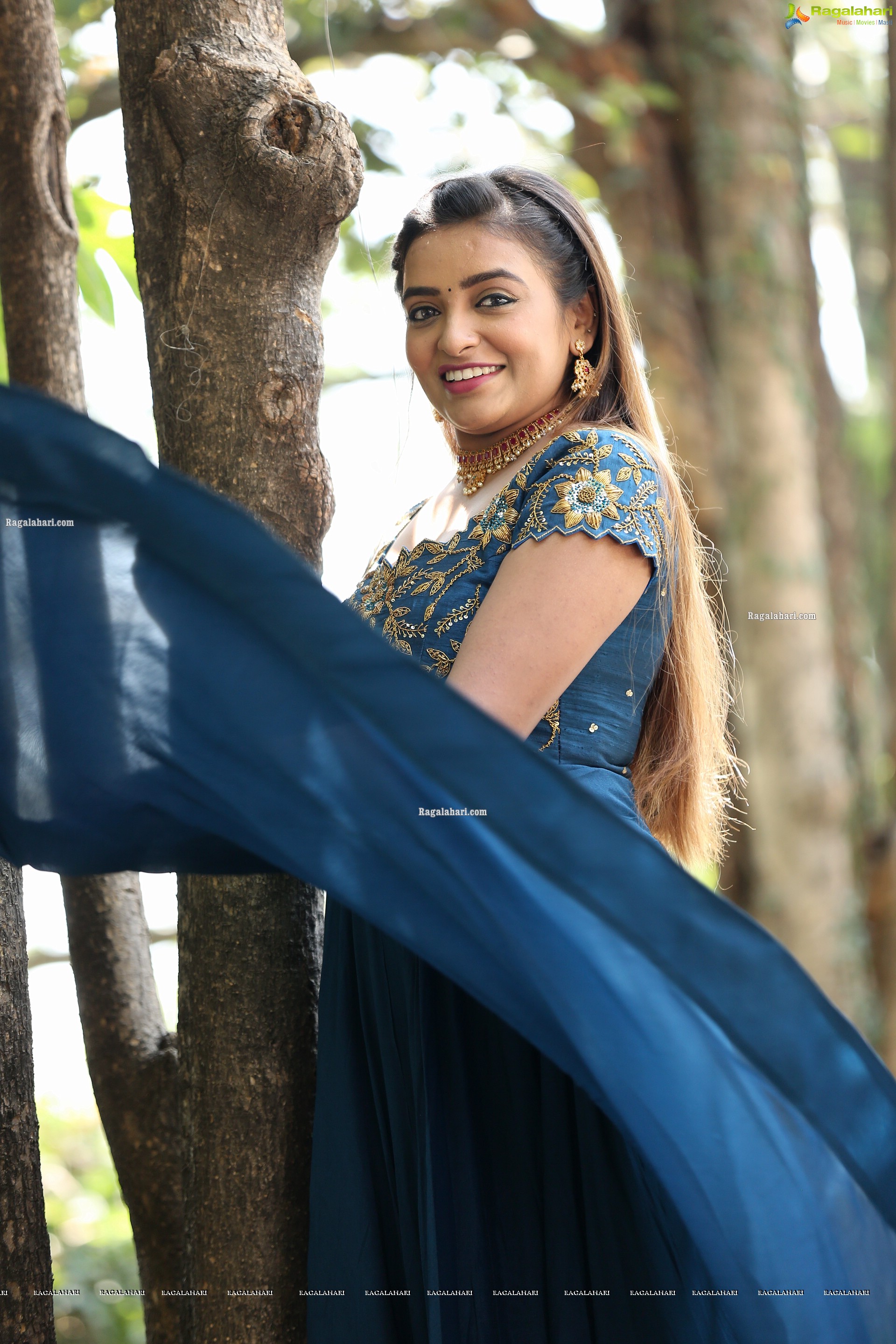 Ashi Roy at Savithri w/o Satyamurthy Movie Pooja Ceremony, HD Photo Gallery