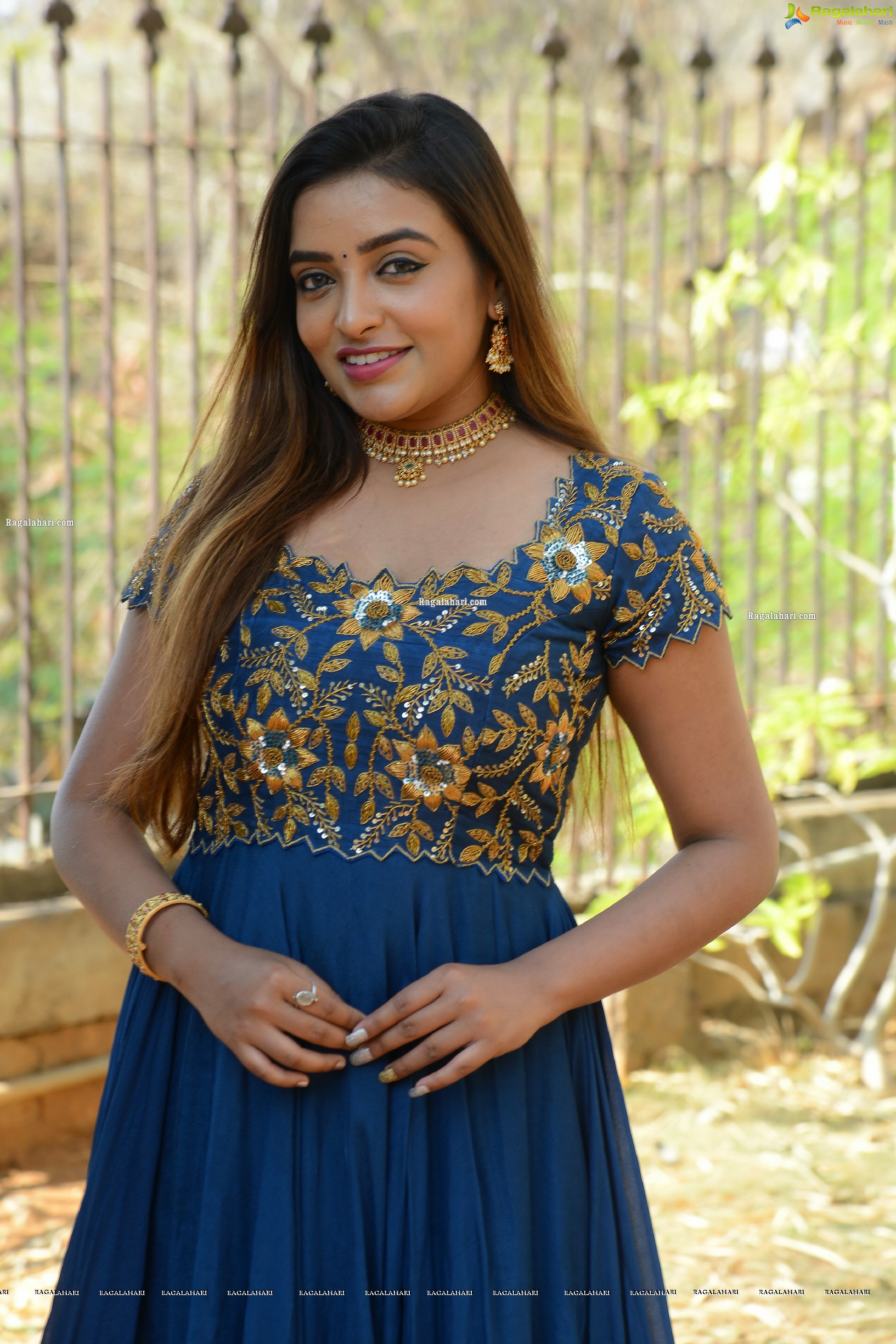 Ashi Roy at Savithri w/o Satyamurthy Movie Pooja Ceremony, HD Photo Gallery