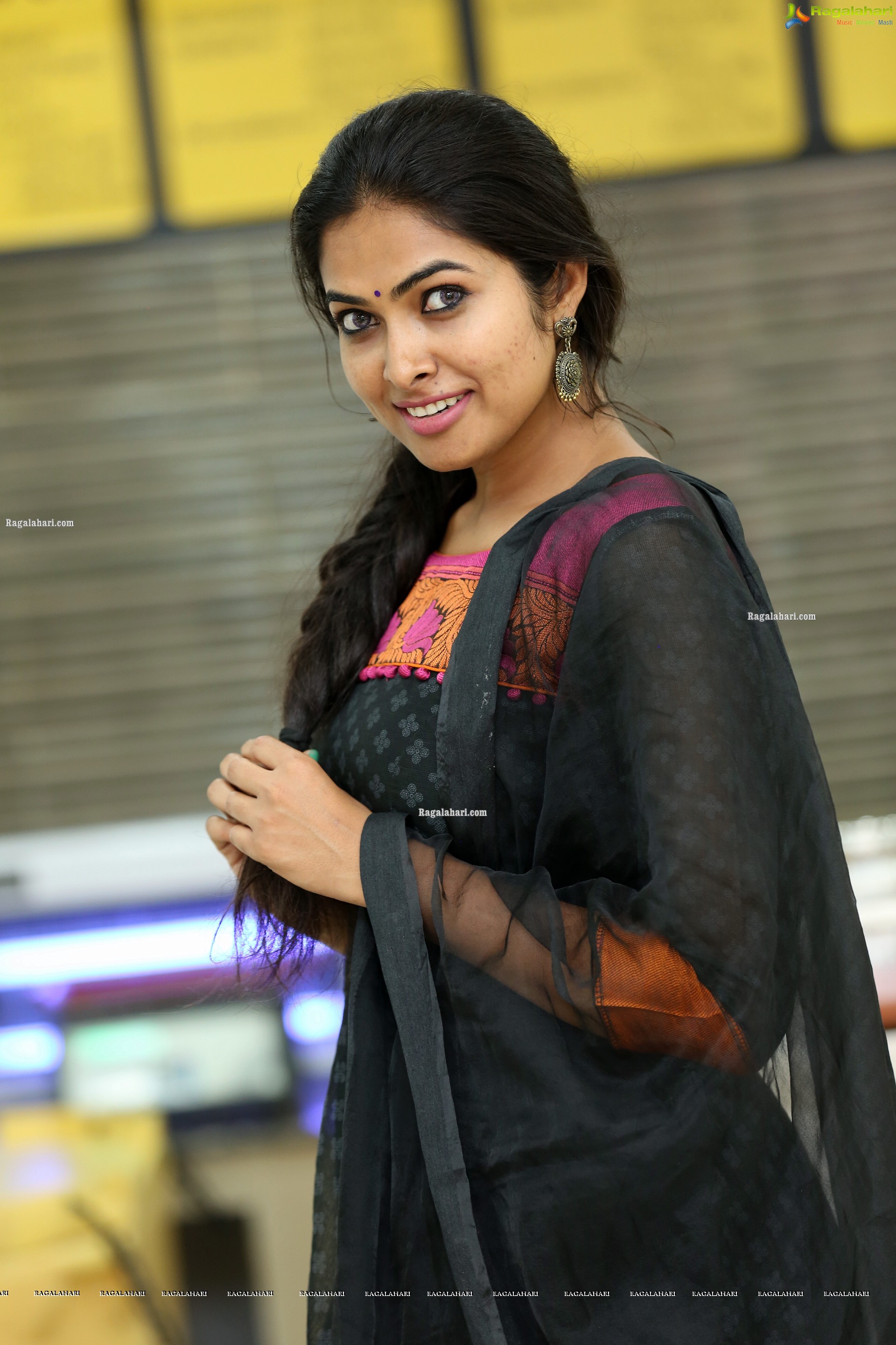 Divi Vadthya at Proteins Hygiene NonVeg Mart, HD Photo Gallery