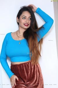 Juhi Chavan in High Slit Skirt