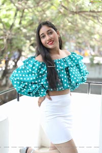 Khushbu Vaishnav at Paisa Paramatma Press Meet