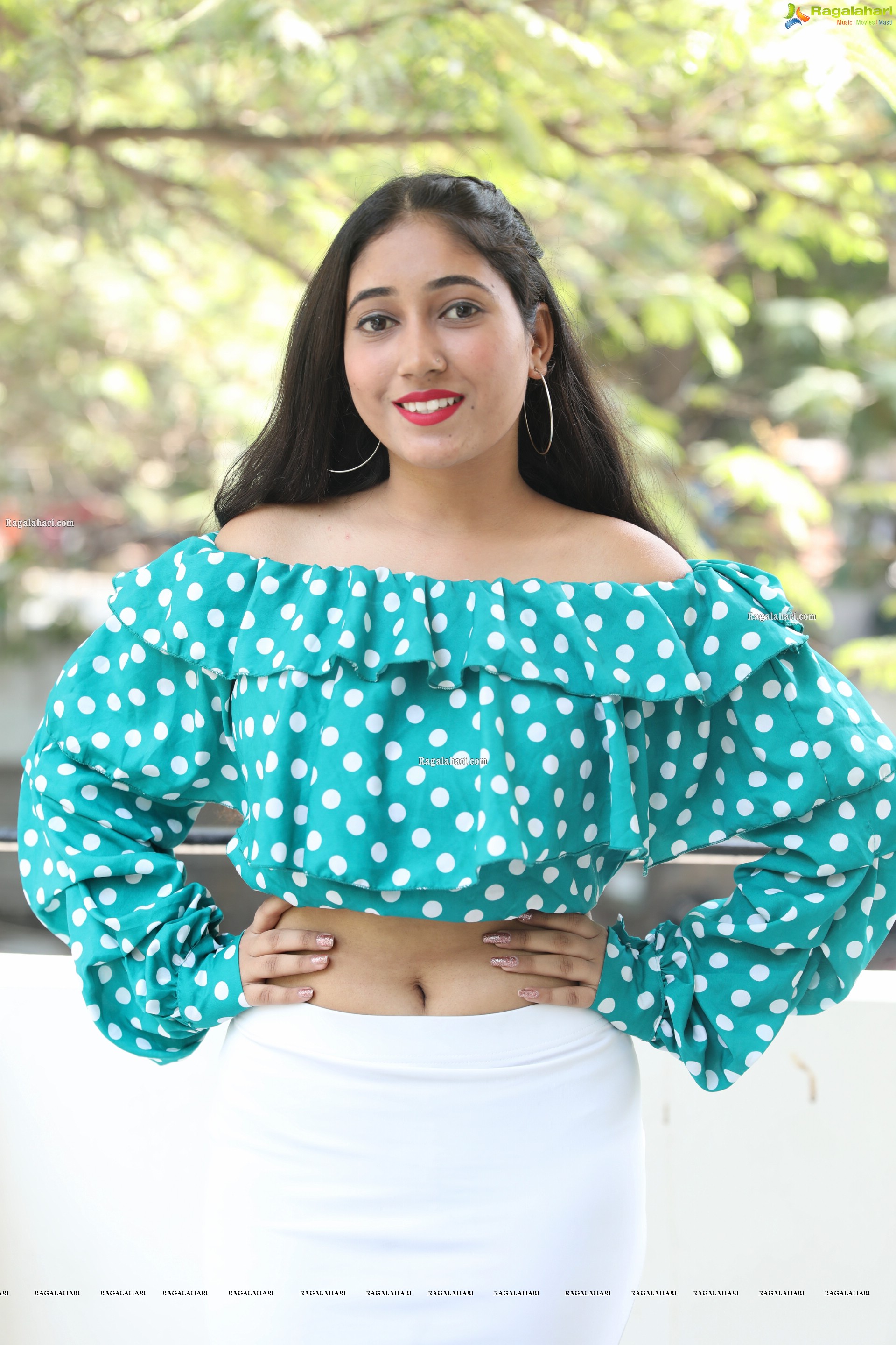 Khushbu Vaishnav at Paisa Paramatma Press Meet, HD Photo Gallery