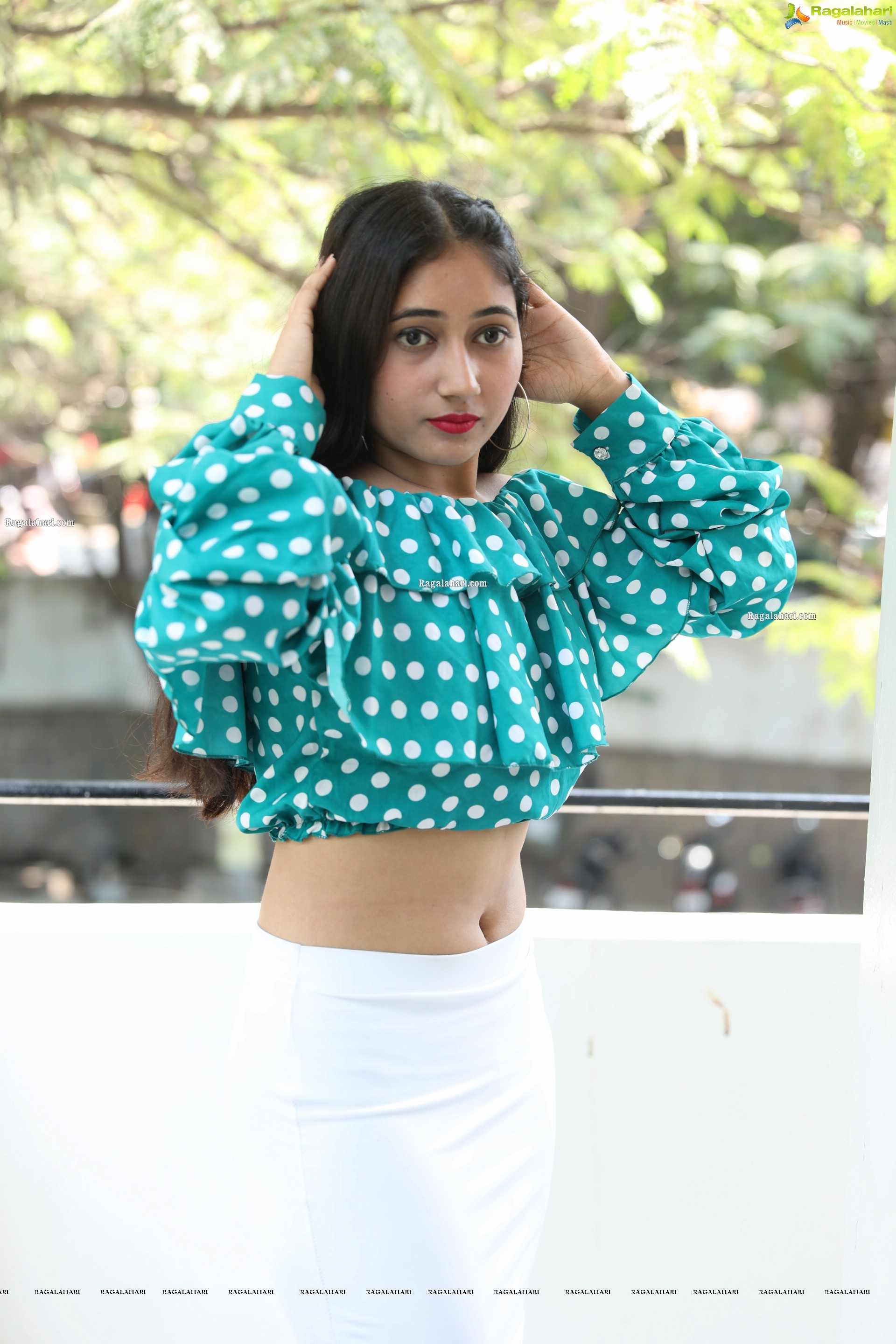 Khushbu Vaishnav at Paisa Paramatma Press Meet, HD Photo Gallery