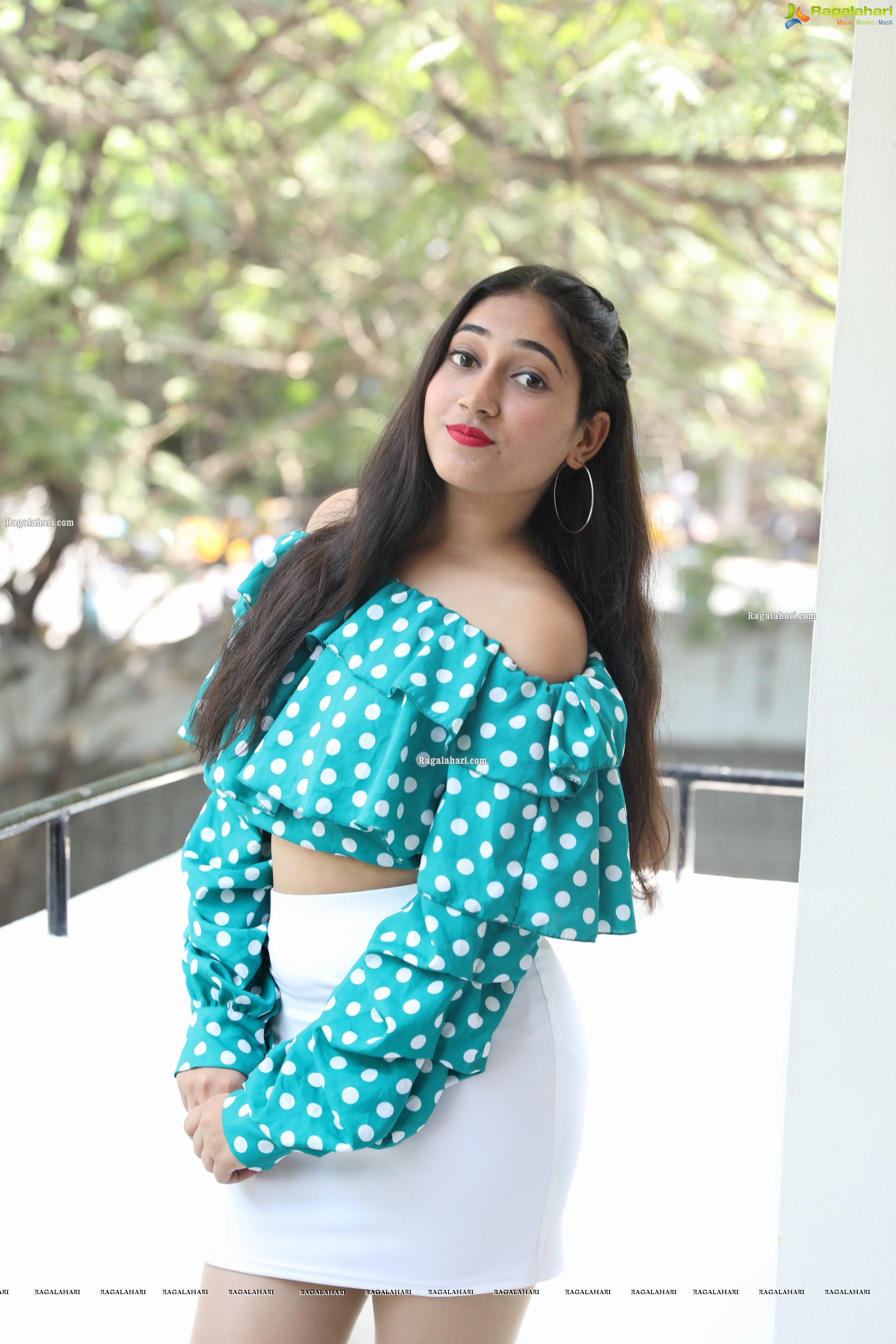 Khushbu Vaishnav at Paisa Paramatma Press Meet, HD Photo Gallery