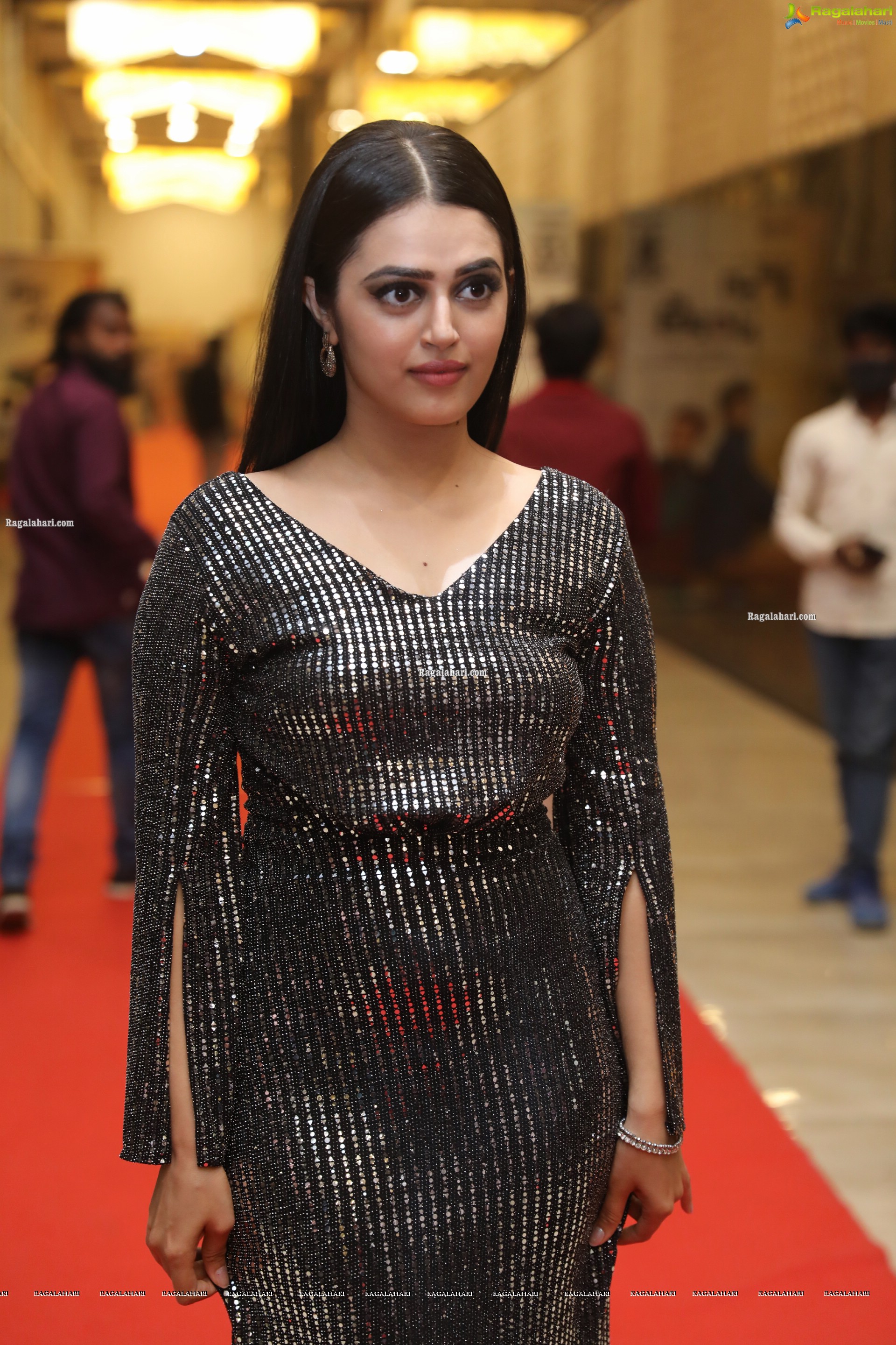 Lovely Singh at Gaali Sampath Movie Pre-Release Event, HD Photo Gallery