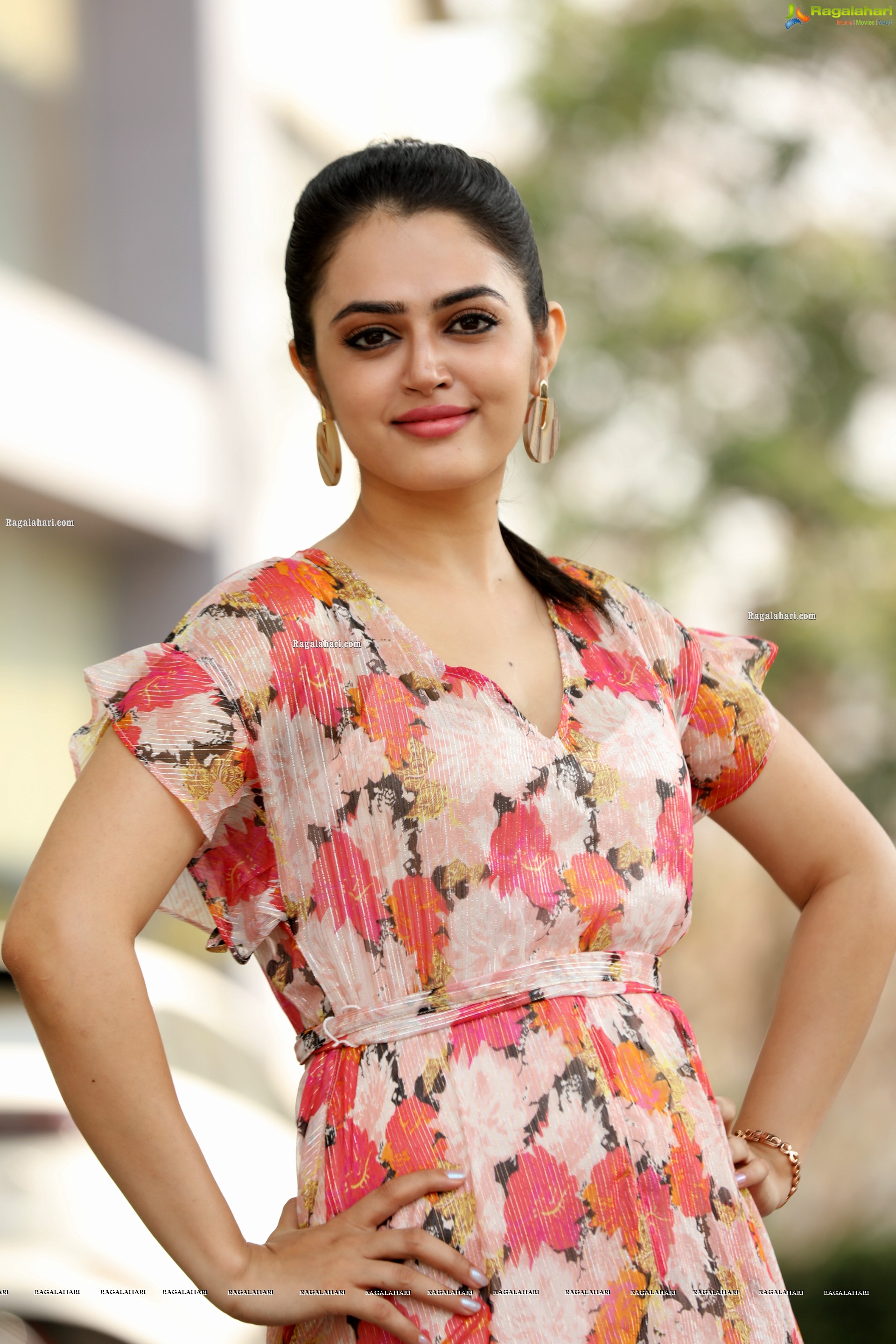 Lovely Singh at Gaali Sampath Movie Press Meet, HD Photo Gallery