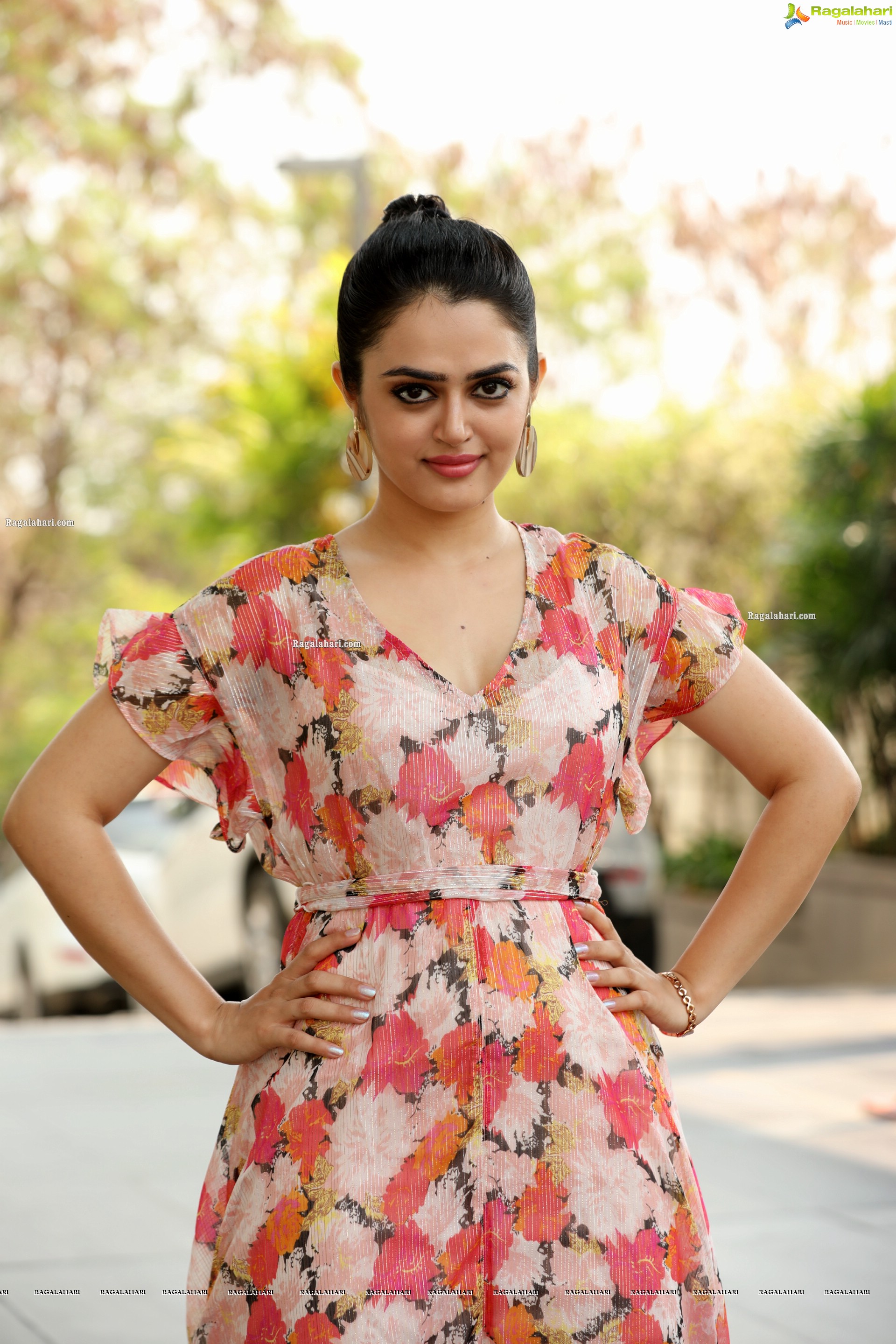 Lovely Singh at Gaali Sampath Movie Press Meet, HD Photo Gallery