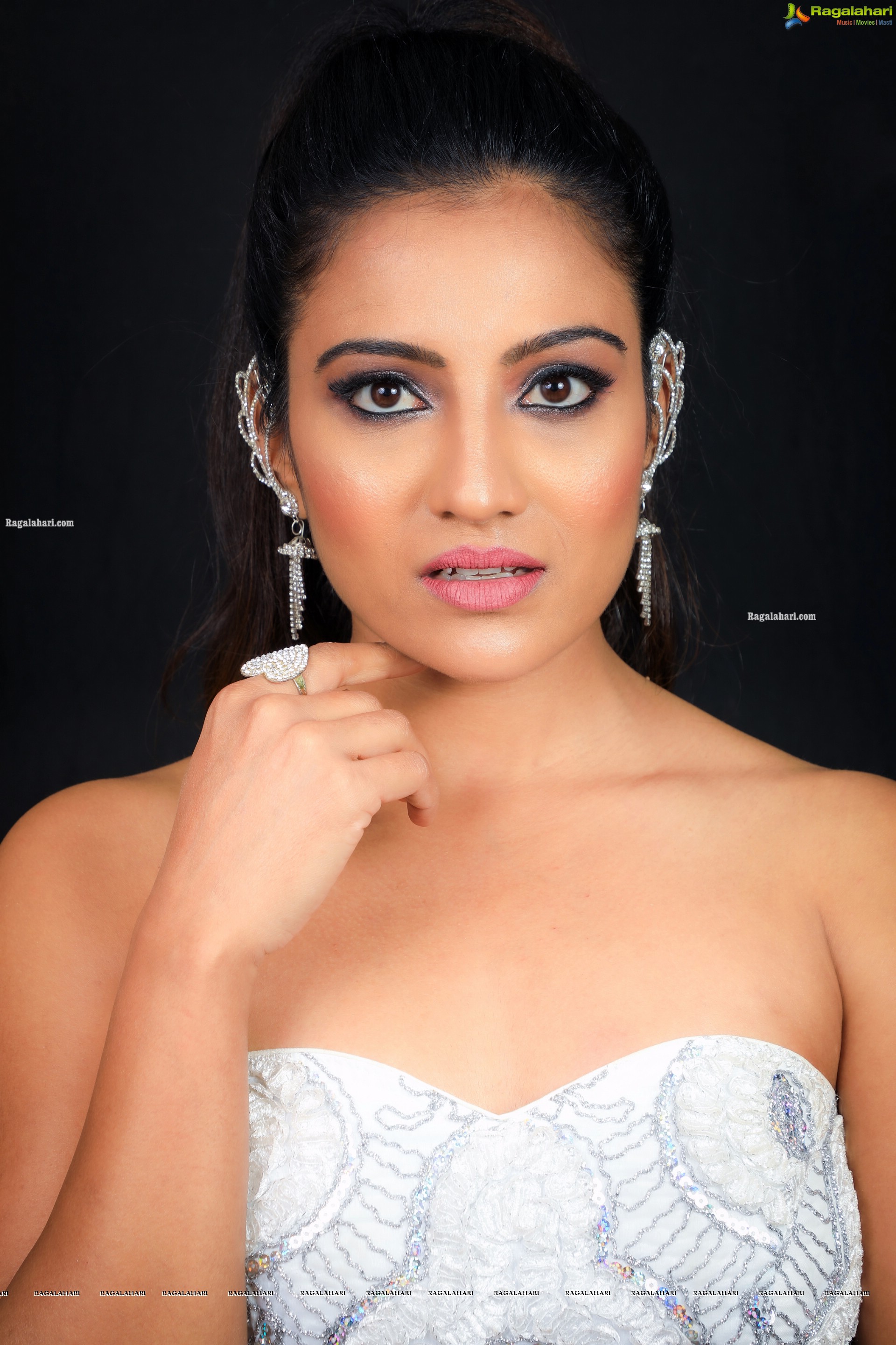 Mamatha Rahut Latest Photoshoot Stills, HD Photo Gallery